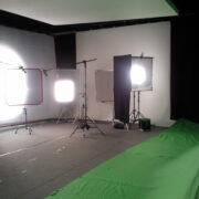 Der Kopf Ihrer Kunden ist der größte Kinosaal der Welt. »Wir produzieren die Filme dafür. Von der Idee bis zum fertigen Film. Erfahren Sie mehr...