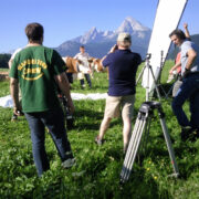 Der Kopf Ihrer Kunden ist der größte Kinosaal der Welt. »Wir produzieren die Filme dafür. Von der Idee bis zum fertigen Film. Erfahren Sie mehr...