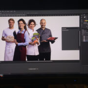 Der Kopf Ihrer Kunden ist der größte Kinosaal der Welt. »Wir produzieren die Filme dafür. Von der Idee bis zum fertigen Film. Erfahren Sie mehr...